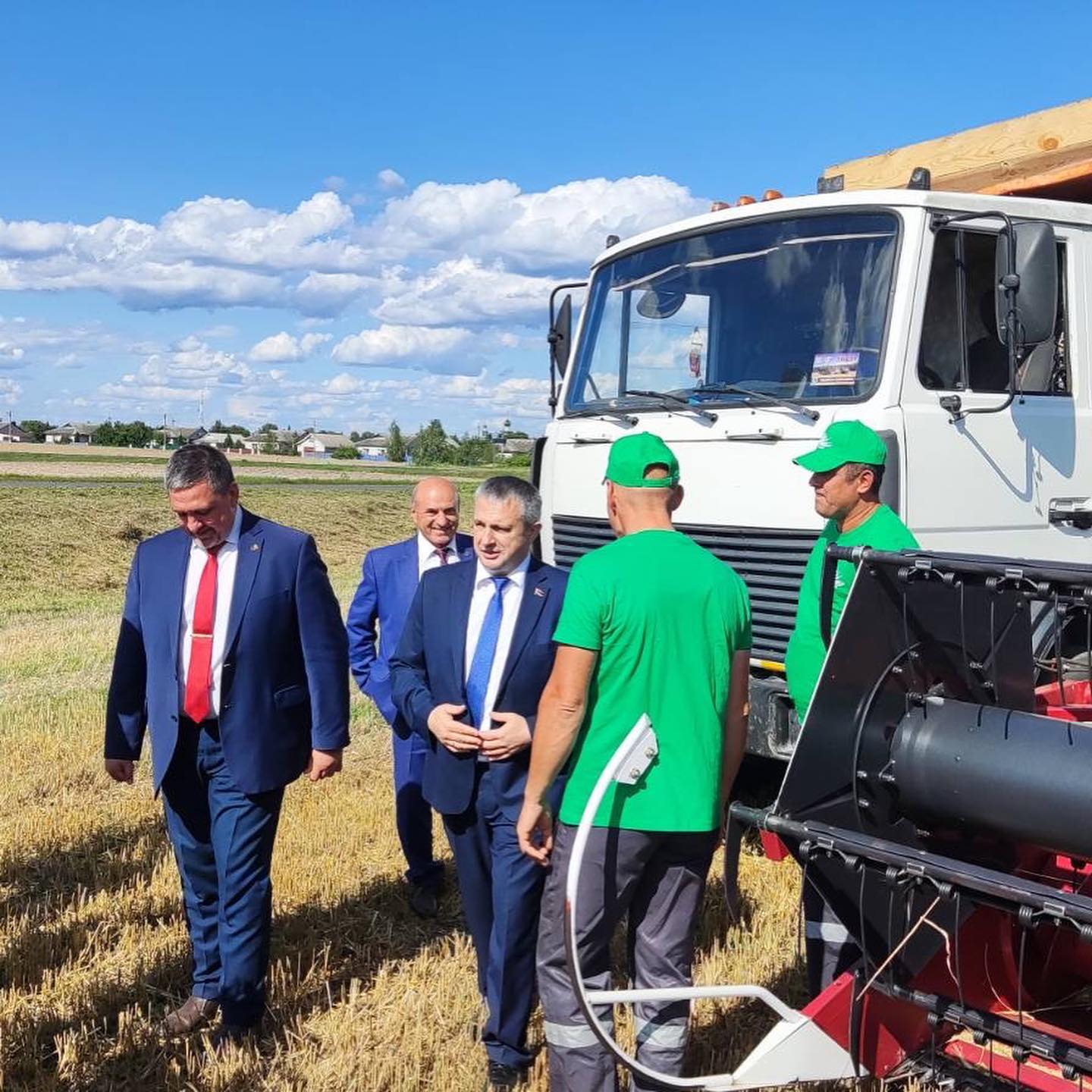 На Гомельщине намолочена первая 1000 тонн зерна