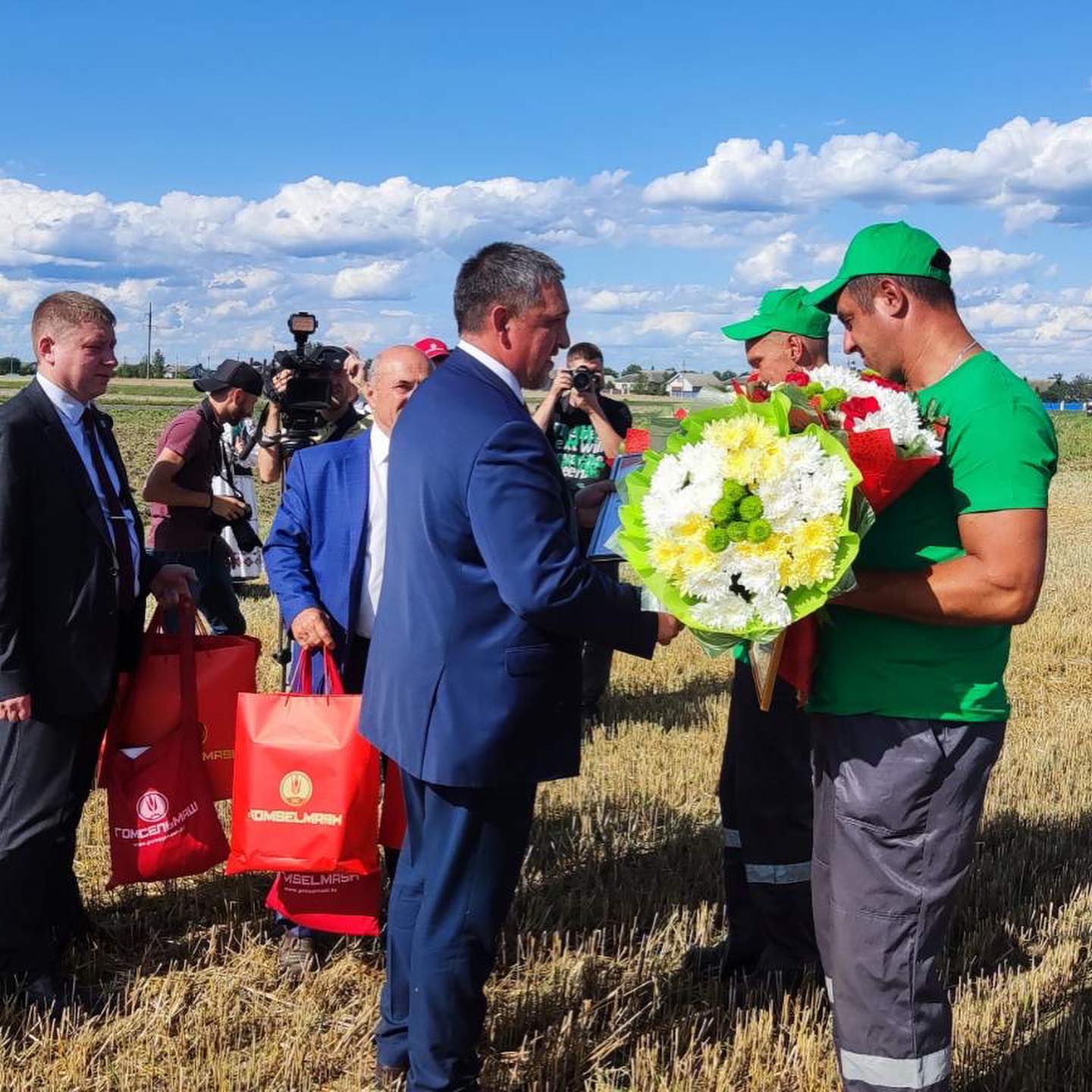 На Гомельщине намолочена первая 1000 тонн зерна