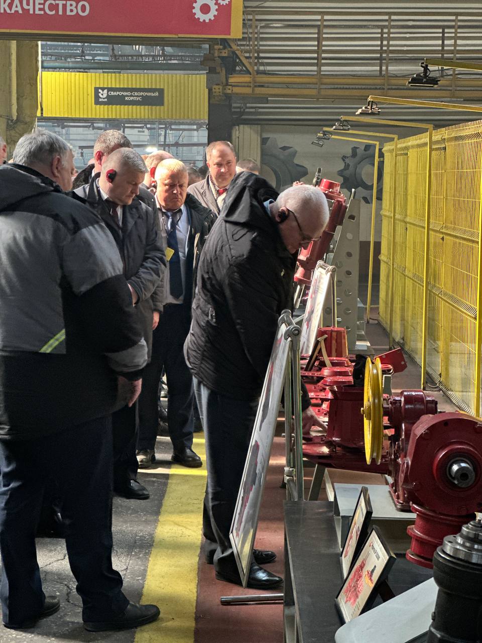 Делегация министерств посетила ОАО "ГЗЛиН" для обсуждения подготовки к уборочному сезону 2025 года